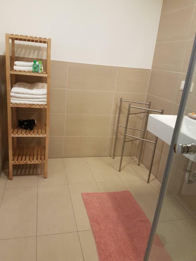Central Family-Friendly Apt In Wien Exteriör bild