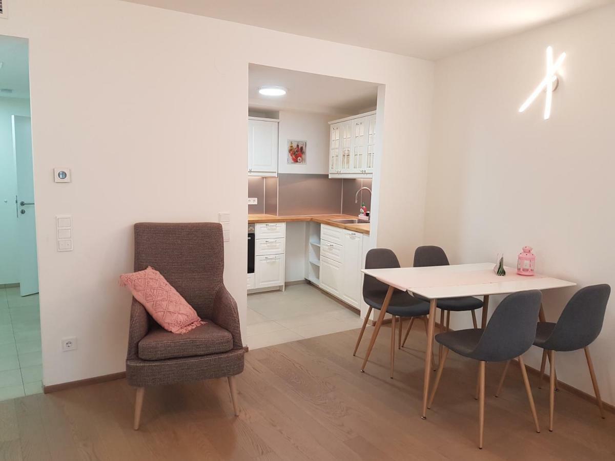 Central Family-Friendly Apt In Wien Exteriör bild